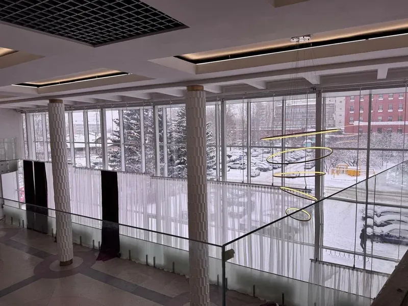 Автоматическая лифт‑система для карнизов со шторами в театре музыкальной комедии, Барнаул